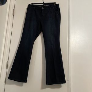 Women’s Size 12 Vera Wang Boot Cut Blue Jeans
